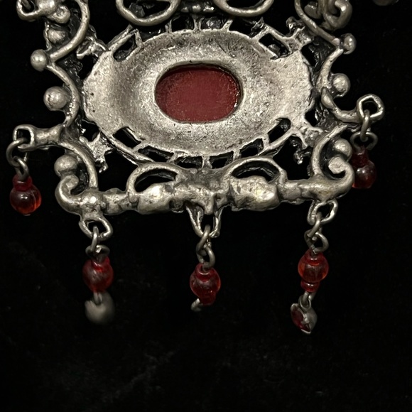 Exotic Necklace with Crimson beading and silver-tone metal. - Picture 4 of 5
